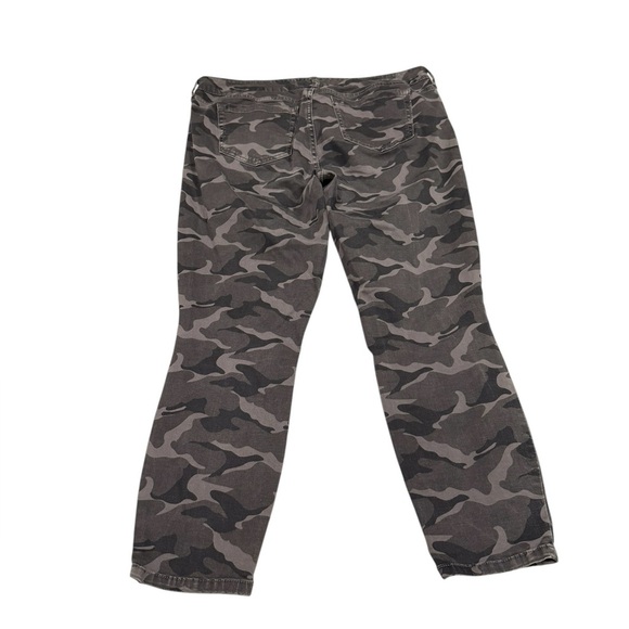 Torrid Women's Jeggings Skinny Jeans Camouflage Grayscale Size 14 - Picture 2 of 3